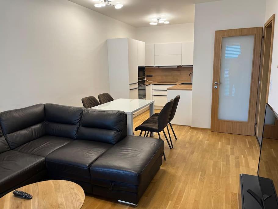 Apartman Holesovice,Balkon,Garaz Praha Eksteriør bilde