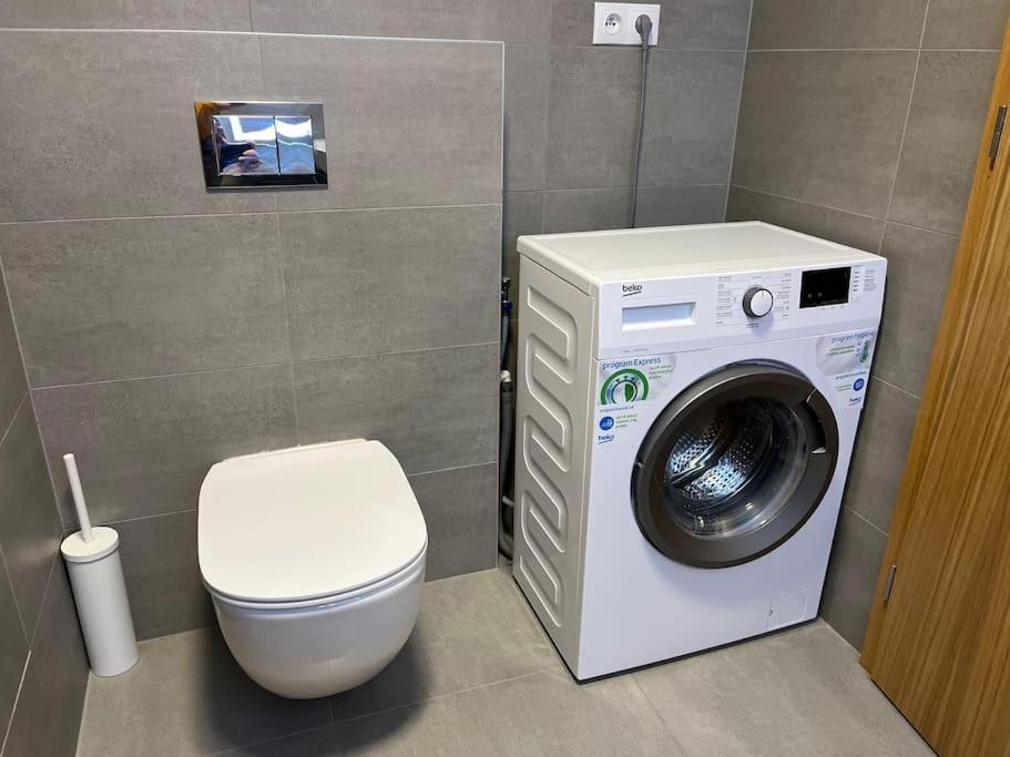 Apartman Holesovice,Balkon,Garaz Praha Eksteriør bilde